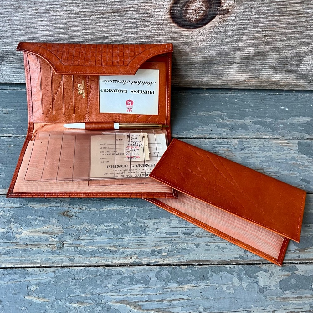 Vintage 70s Deadstock Embossed Leather Wallet Checkbook Cover Princess Gardner